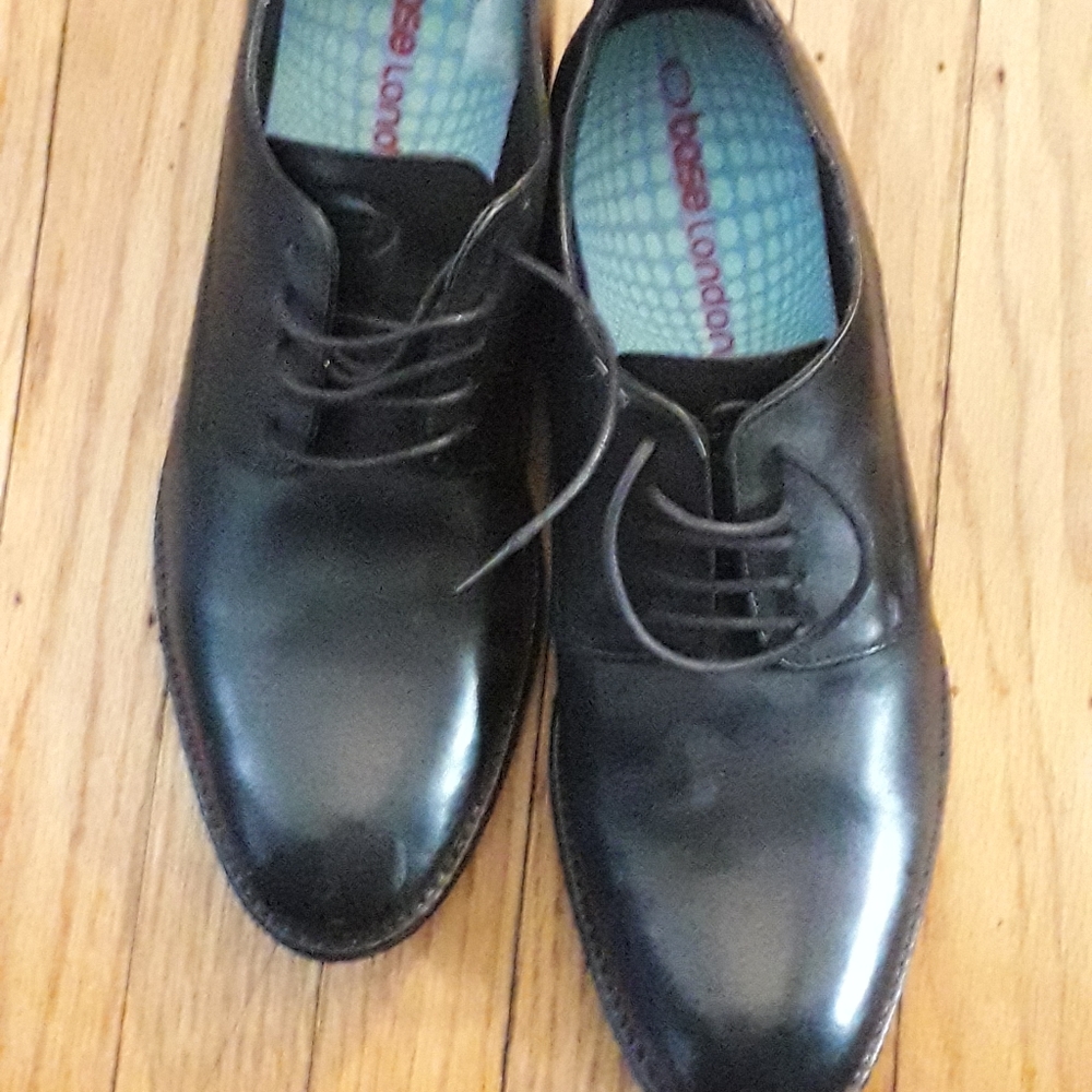Black dress shoe